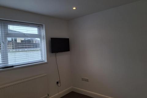 2 bedroom flat to rent, London Road, Fletton, Peterborough, Cambridgeshire. PE2 8BB