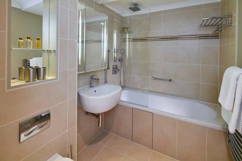 2 bedroom apartment to rent, St Paul's