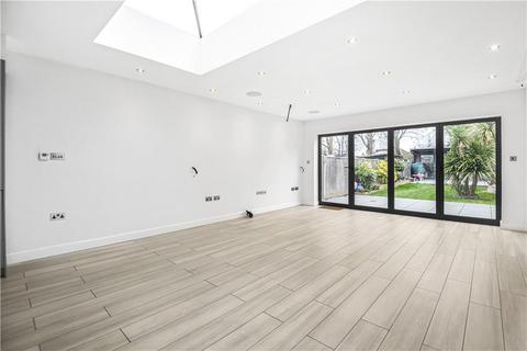 4 bedroom terraced house to rent, Heathcroft Avenue, Sunbury-on-Thames, Surrey, TW16