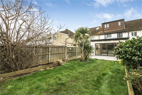 4 bedroom terraced house to rent, Heathcroft Avenue, Sunbury-on-Thames, Surrey, TW16