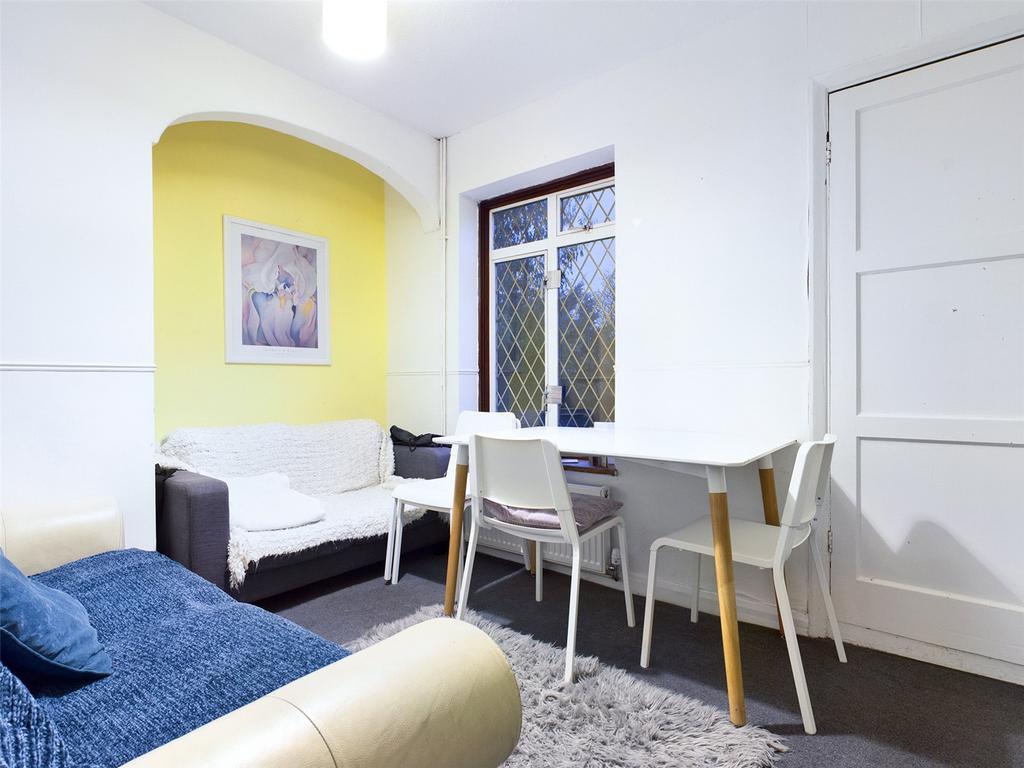 Bedroom-House-To-Ren