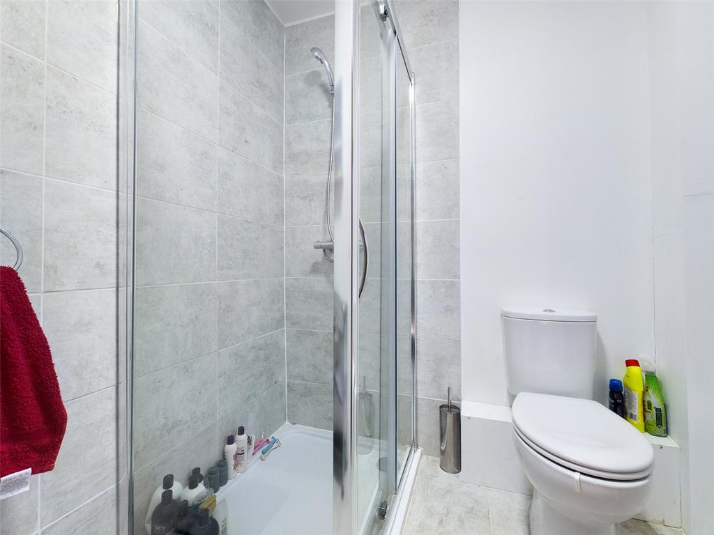 Bathroom-House-To-Re