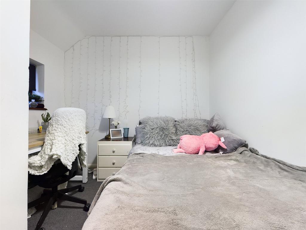 Bedroom-House-To-Ren