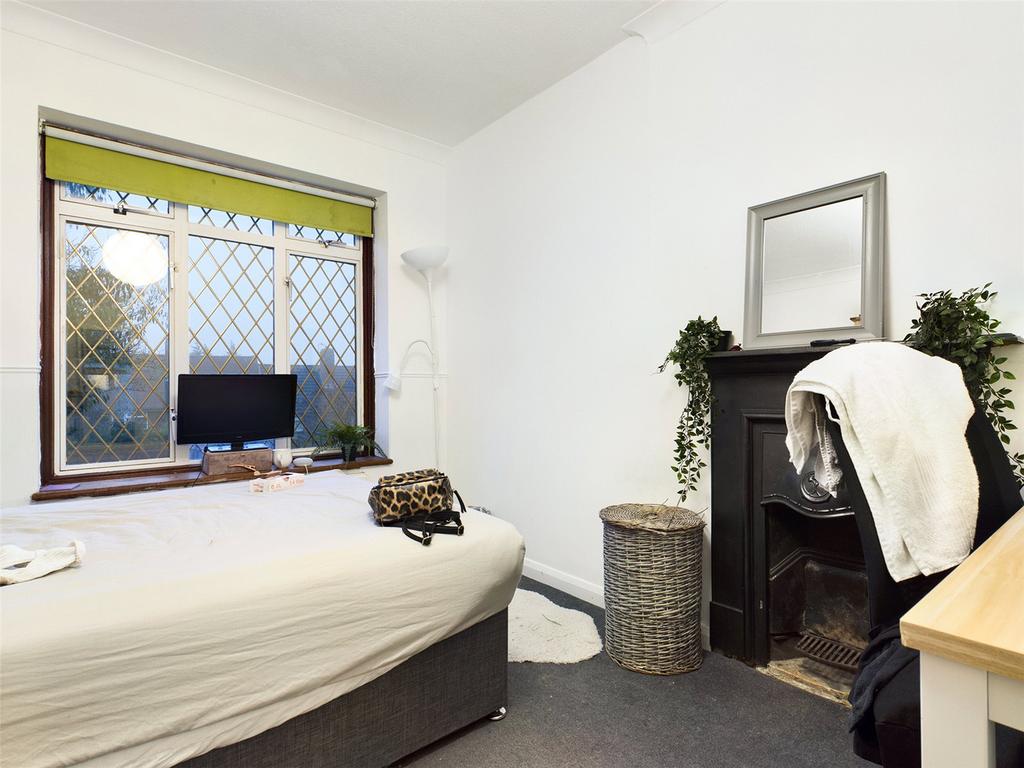 Bedroom-House-To-Ren