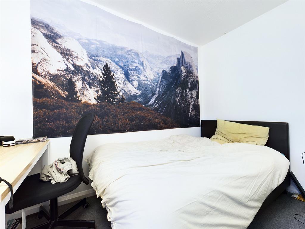Bedroom-House-To-Ren