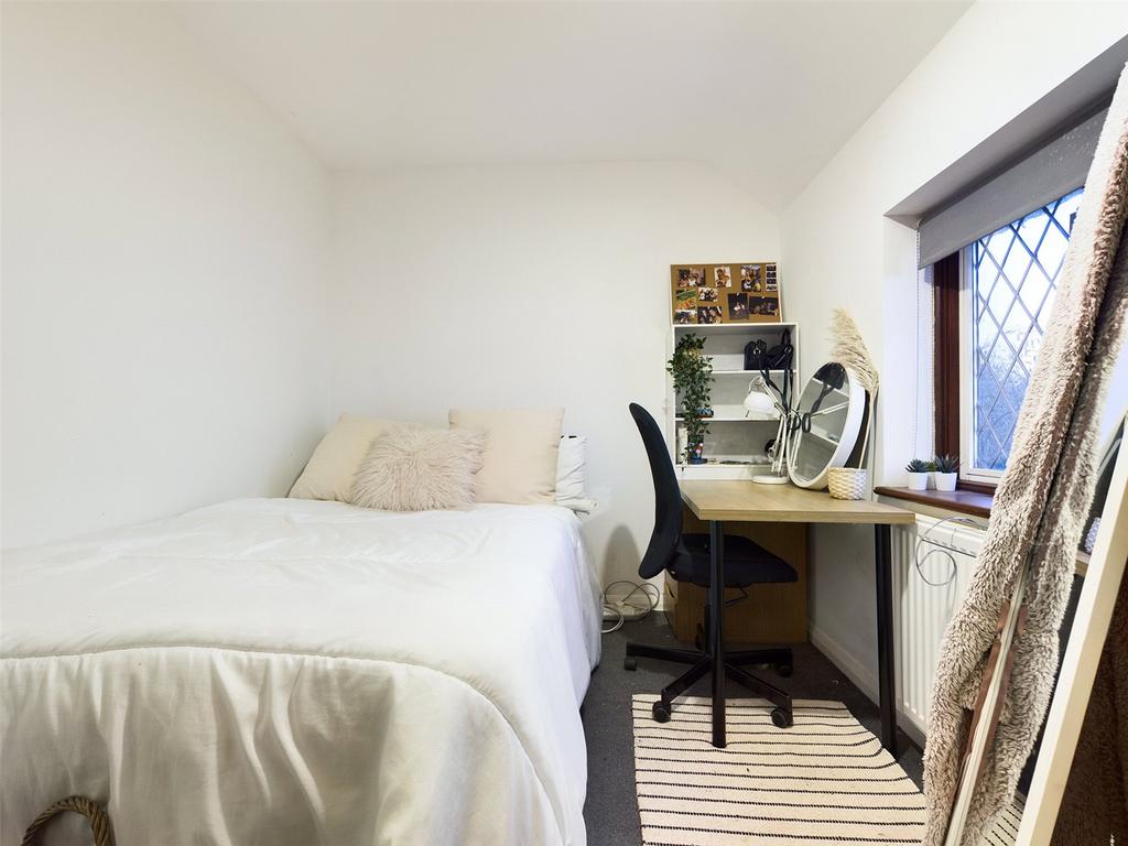 Bedroom-House-To-Ren