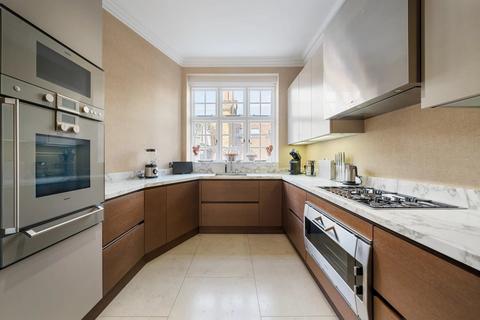 4 bedroom apartment to rent, Mount Street, Mayfair, W1K