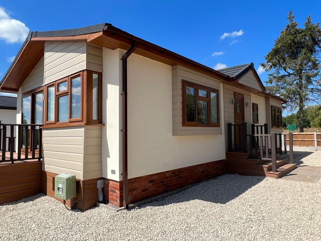 Acaster Malbis York 2 bed park home for sale £100,000