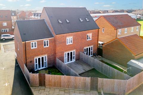 3 bedroom terraced house for sale, 17 Trent Close, Spalding