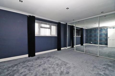 3 bedroom flat for sale, Manham Hill, Eastfiled, YO11 3DG