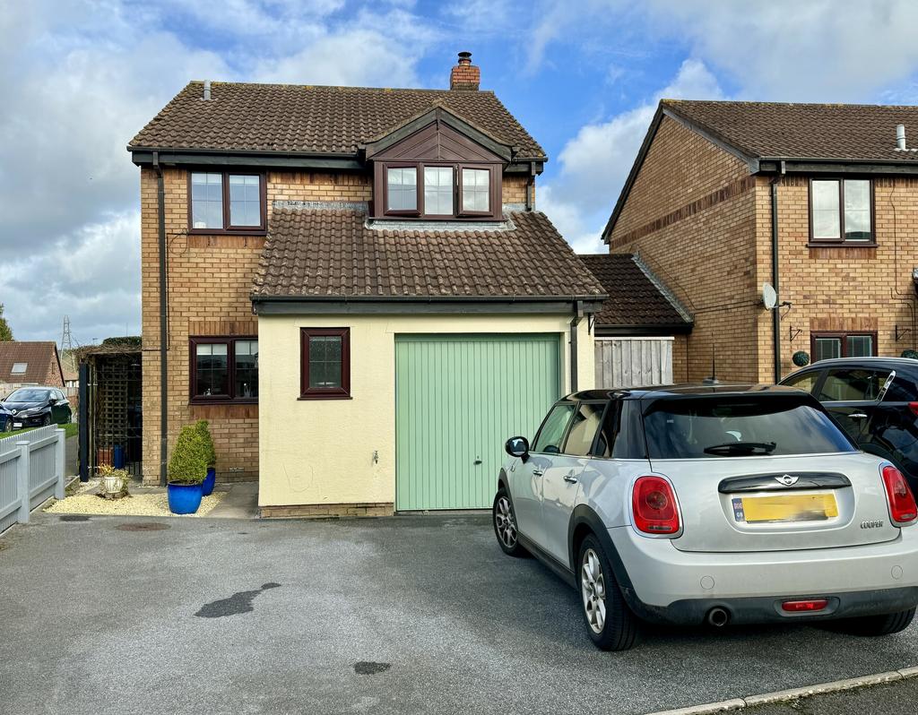 Belmont Close, Kingsteignton 4 bed detached house for sale £395,000