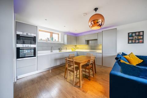 2 bedroom flat for sale - Roundwood Court, Meath Crescent, Bethnal Green, London, E2