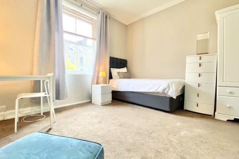 Studio to rent, North Woodside Road, Glasgow G20