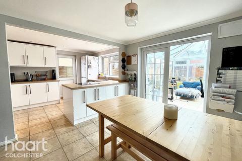 4 bedroom detached house for sale, Stane Field, Colchester