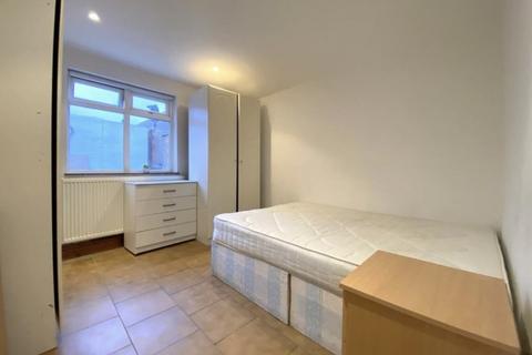1 bedroom flat to rent, London W3
