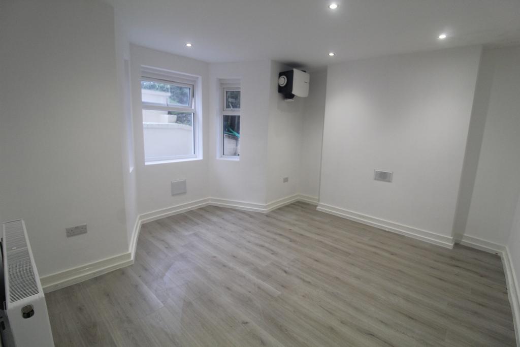 Crystal Palace Se19 1 Bed Flat - £1,600 Pcm (£369 Pw)