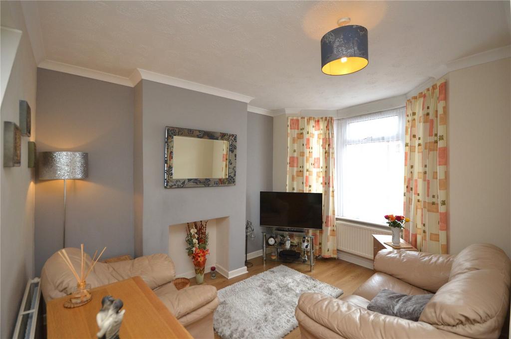 Rosebery Street, Swindon, Wiltshire, SN1 2 bed terraced house £230,000