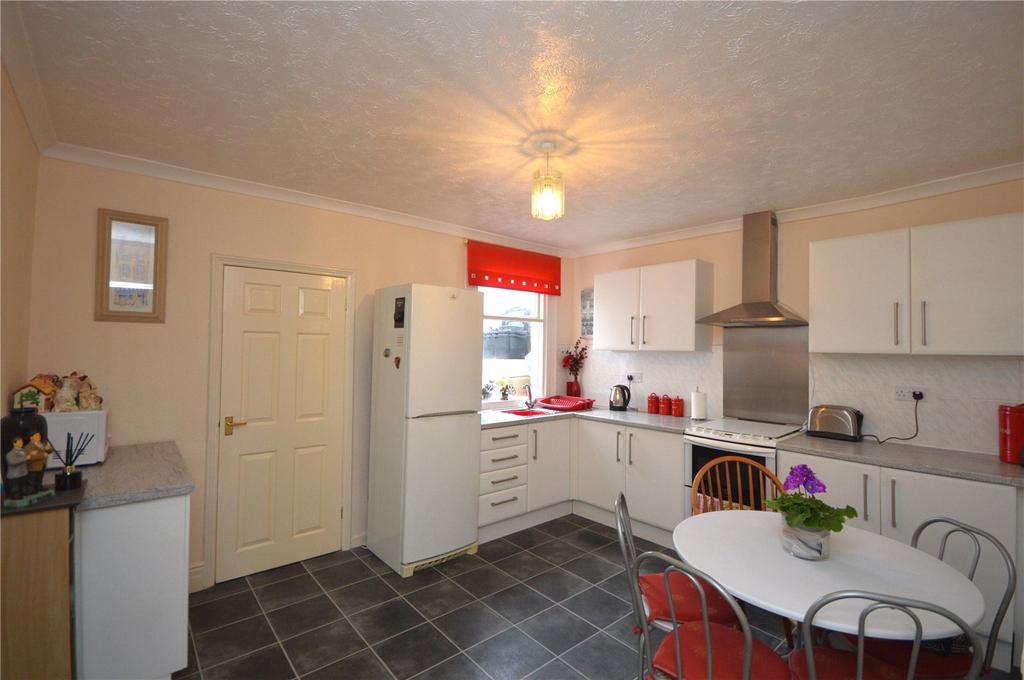 Rosebery Street, Swindon, Wiltshire, SN1 2 bed terraced house £230,000