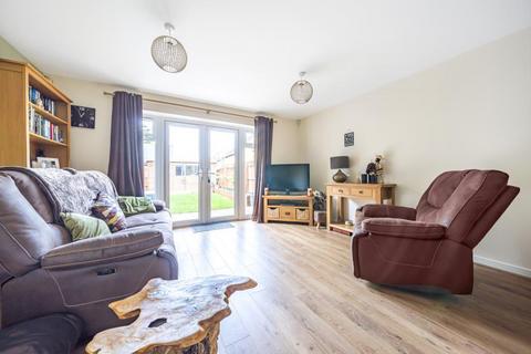 22 Carmello Close, Carterton, OX18 1DJ