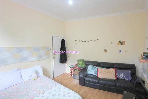 4 bedroom terraced house for sale, East Ham E6