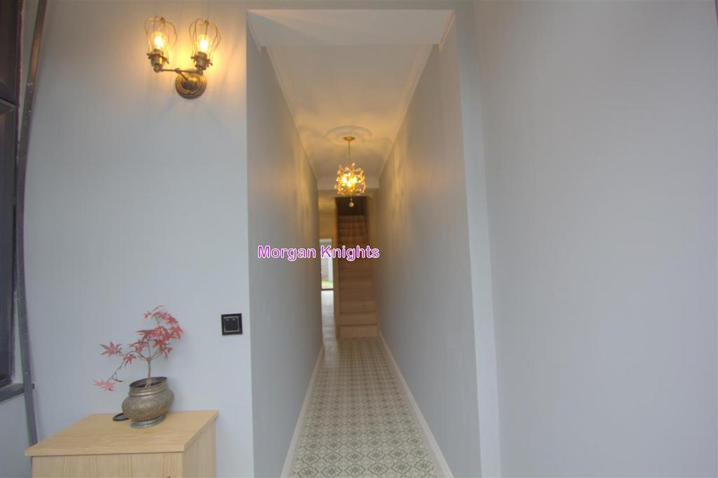 Entrance/Hallway: