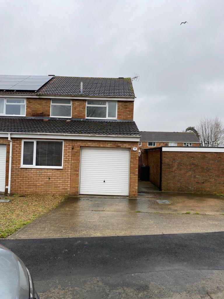 Church Drive, Quedgeley, Gloucester, GL2 3 bed house to rent £1,200