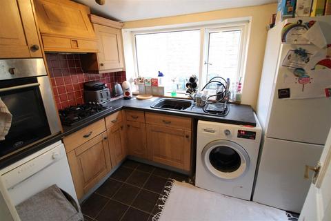 3 bedroom semi-detached house for sale - Heaton Road, Huddersfield, West Yorkshire, HD1 4JB