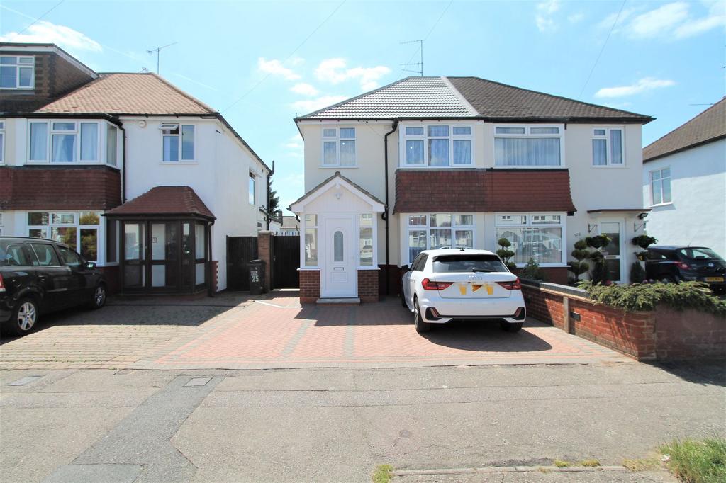 Crawford Road, Hatfield, AL10 3 bed semidetached house £1,900 pcm (£
