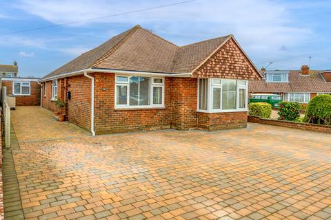 3 bedroom bungalow for sale - Cokeham Gardens, Sompting, West Sussex, BN15