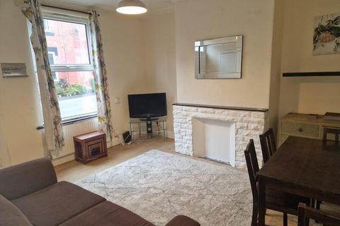 2 bedroom terraced house to rent, Harold Mount, Hyde Park LS6