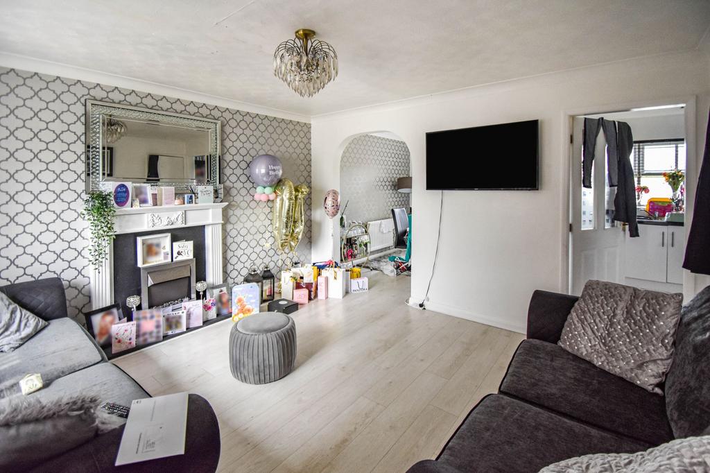 Malham Drive, Whitefield, M45 3 bed detached house for sale £275,000