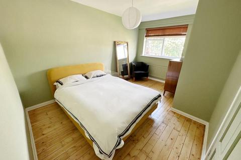 3 bedroom terraced house to rent - Weybridge Road :: New Islington