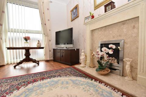 2 bedroom flat for sale, Elm Tree Court, East Riding of Yorkshire HU16