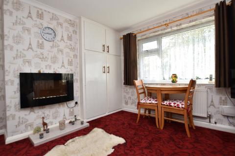 2 bedroom flat for sale, Saners Close, East Riding of Yorkshire HU16