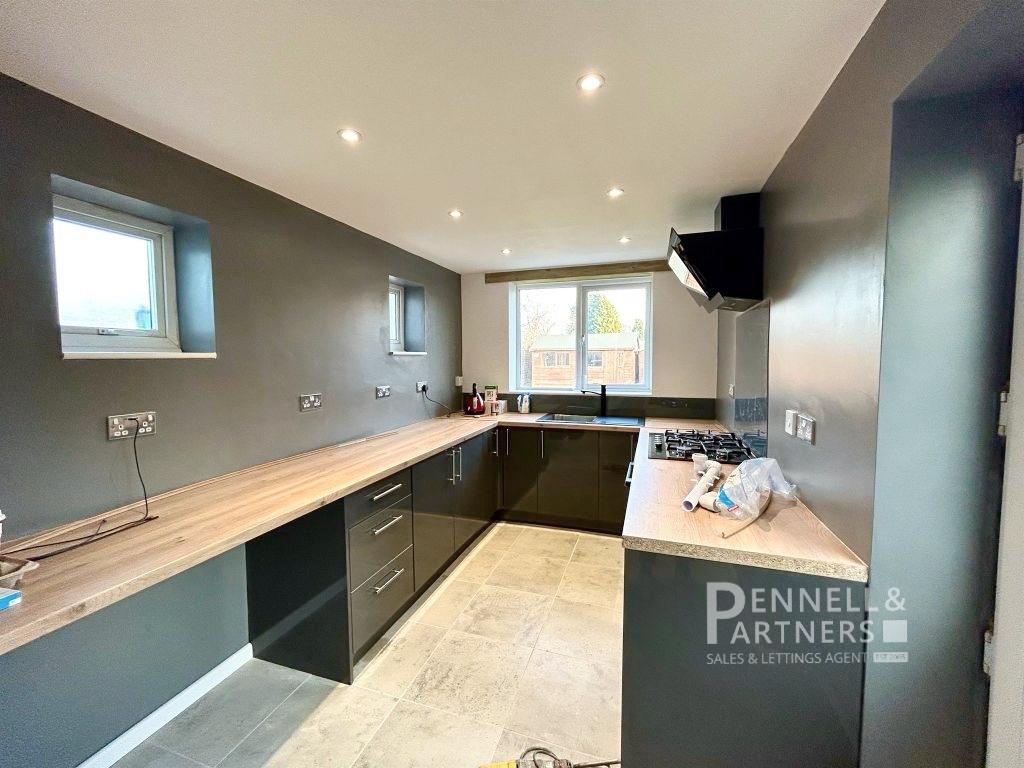 Southfields Drive, Peterborough PE2 3 bed semidetached house £270,000