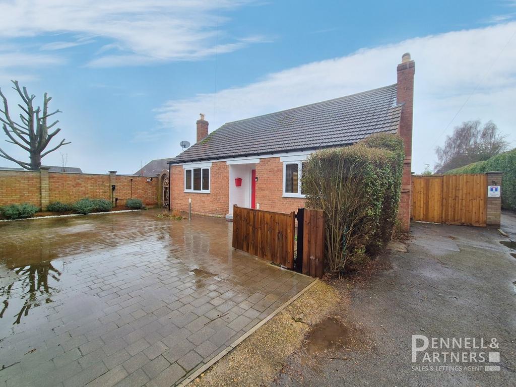 Arnolds Lane, Peterborough PE7 2 bed bungalow for sale £375,000