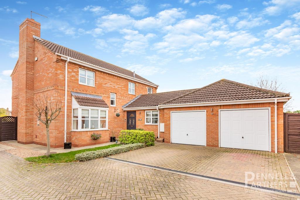 Oxford Gardens, Peterborough PE7 4 bed detached house for sale £450,000