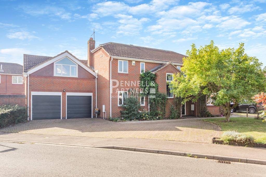 Glenfields, Peterborough PE7 5 bed detached house for sale £550,000
