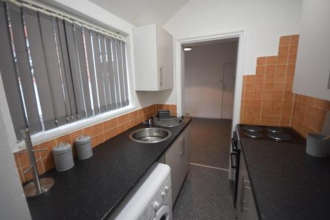 1 bedroom in a house share to rent, Mold Road, Wrexham, LL11