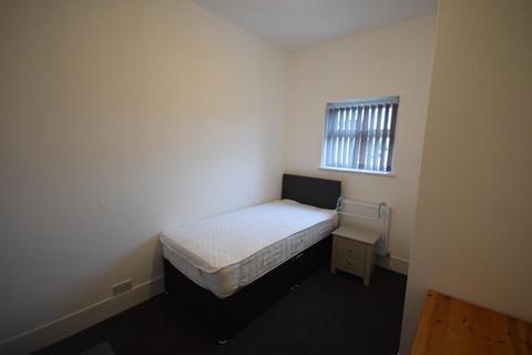 1 bedroom in a house share to rent, Mold Road, Wrexham, LL11