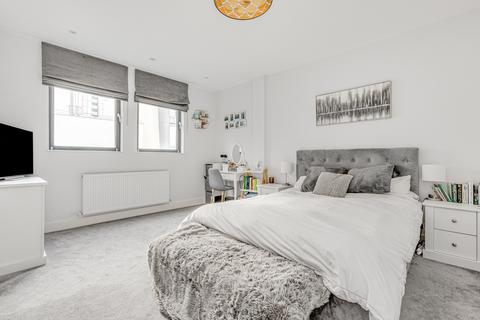 2 bedroom flat for sale, Simrose Court, London