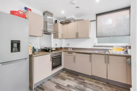 2 bedroom flat to rent, Windsor Road, Slough SL1 2EL