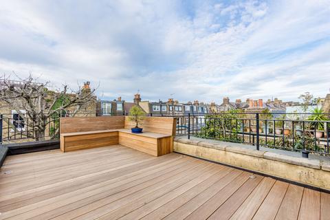 3 bedroom terraced house to rent, Colehill Lane, London