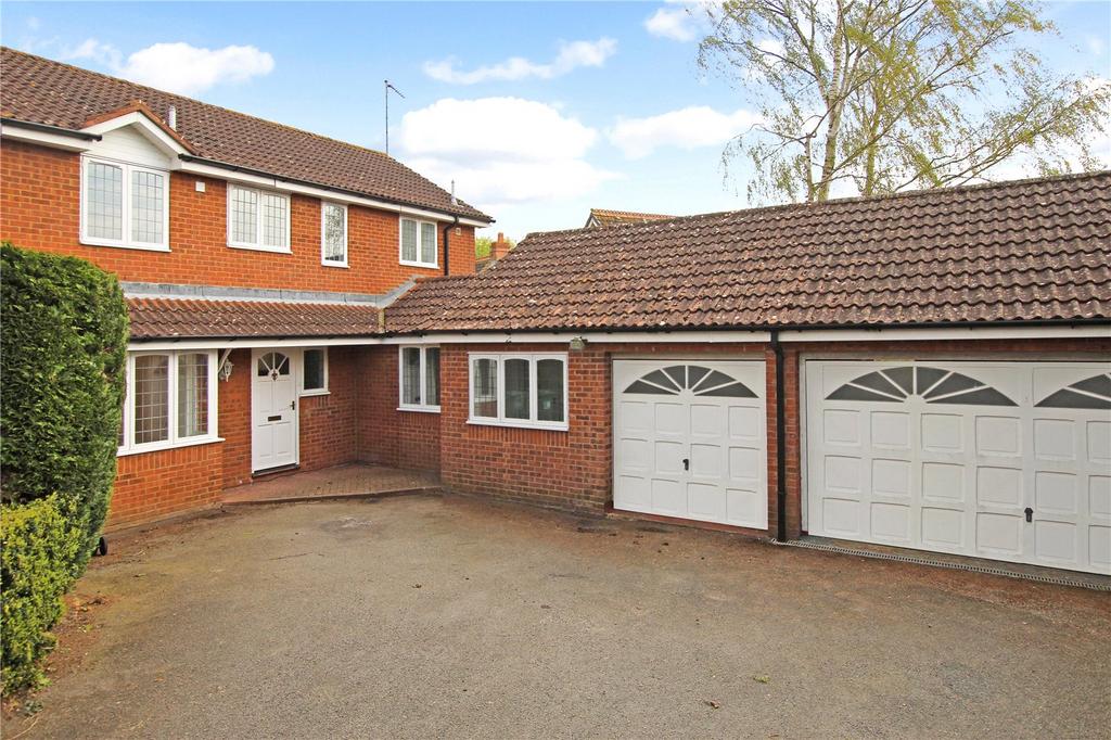 Brackley, Brackley NN13 4 bed detached house to rent £2,000 pcm (£462 pw)