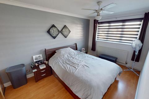 18 Beaumont Drive, Northampton, NN3 8PE