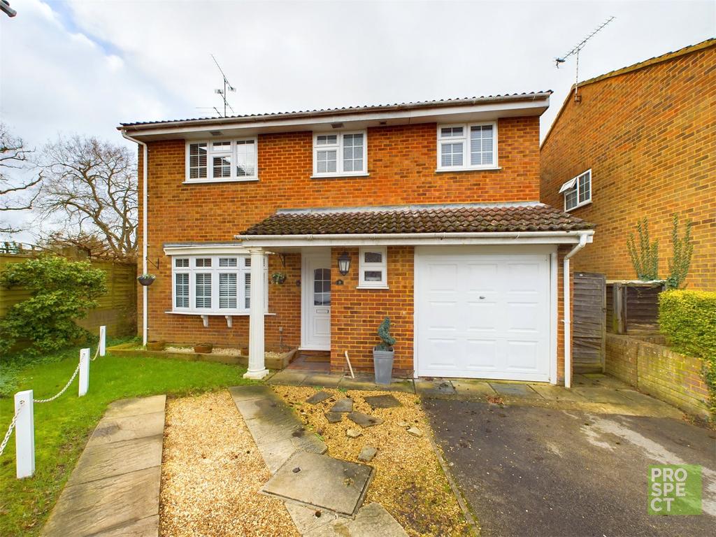 Kipling Close, Yateley, Hampshire, GU46 5 bed detached house for sale