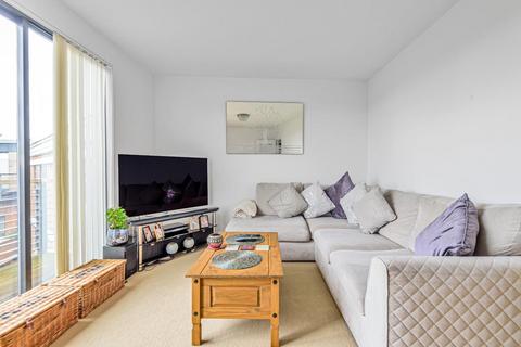 2 bedroom flat for sale, Kingsbridge Avenue, Acton