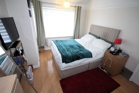 3 bedroom terraced house for sale - Greenford Road, Greenford, UB6