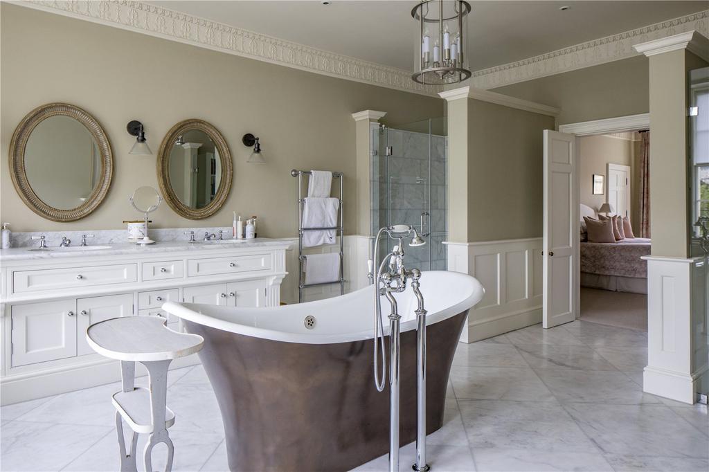 En-Suite Bathroom