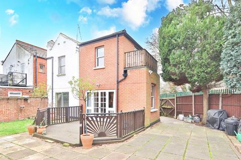 4 bedroom end of terrace house for sale - Beresford Road, New Malden